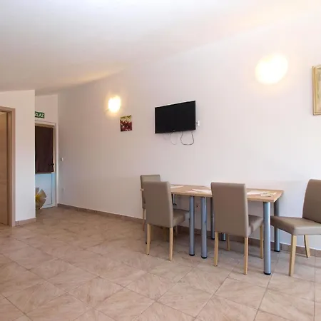 Fuer 4 Personen Ca 50 Qm In Liznjan, Istrien Suedkueste Von Istrien Apartment *