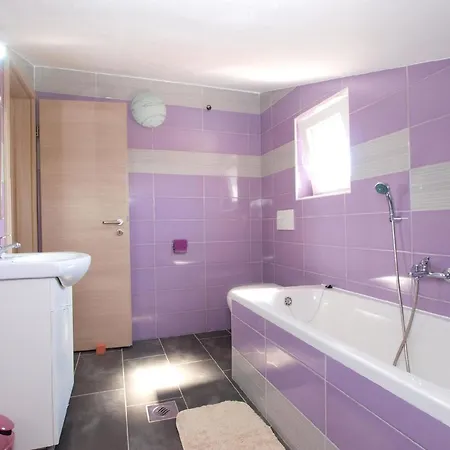 Apartment Fuer 4 Personen Ca 50 Qm In Liznjan, Istrien Suedkueste Von Istrien